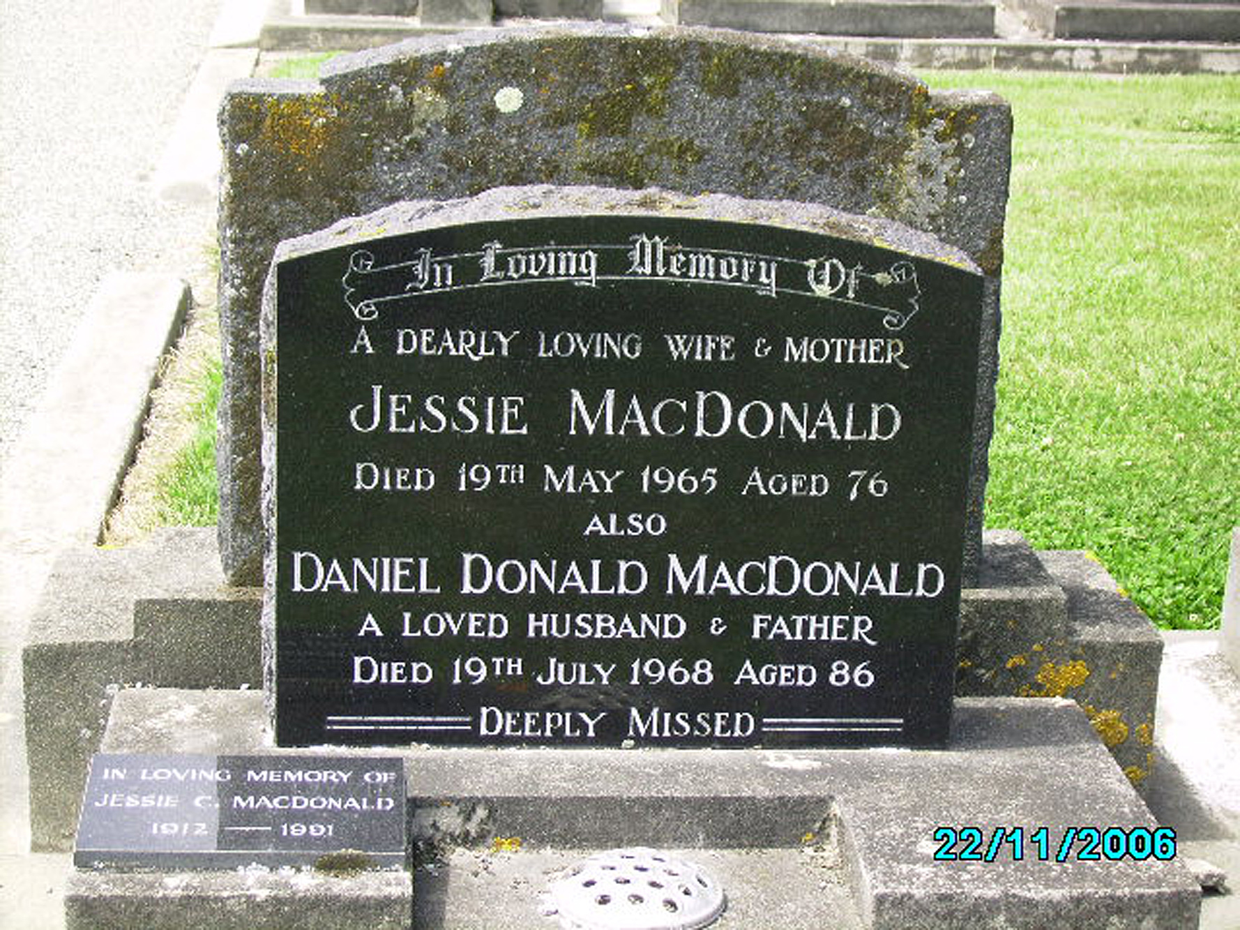 Photo of headstones/Daniel Donald McDonald died 1968 hdstn Timaru